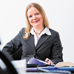 Frau Dipl.-Kfm. Verena Riewe