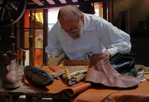 Maßschuhmacher / Maßschuhmacherin