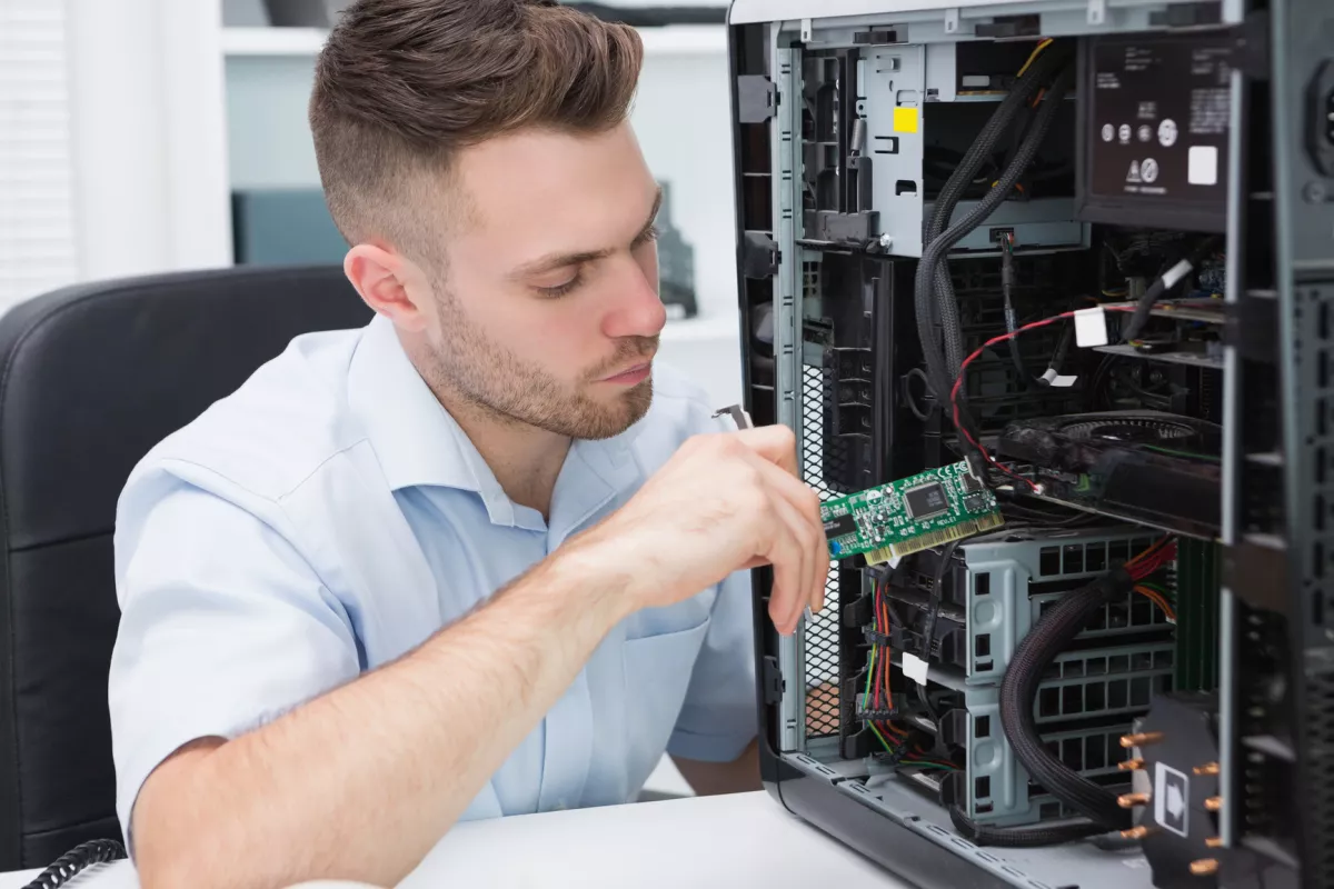 Informatiker bei der Arbeit